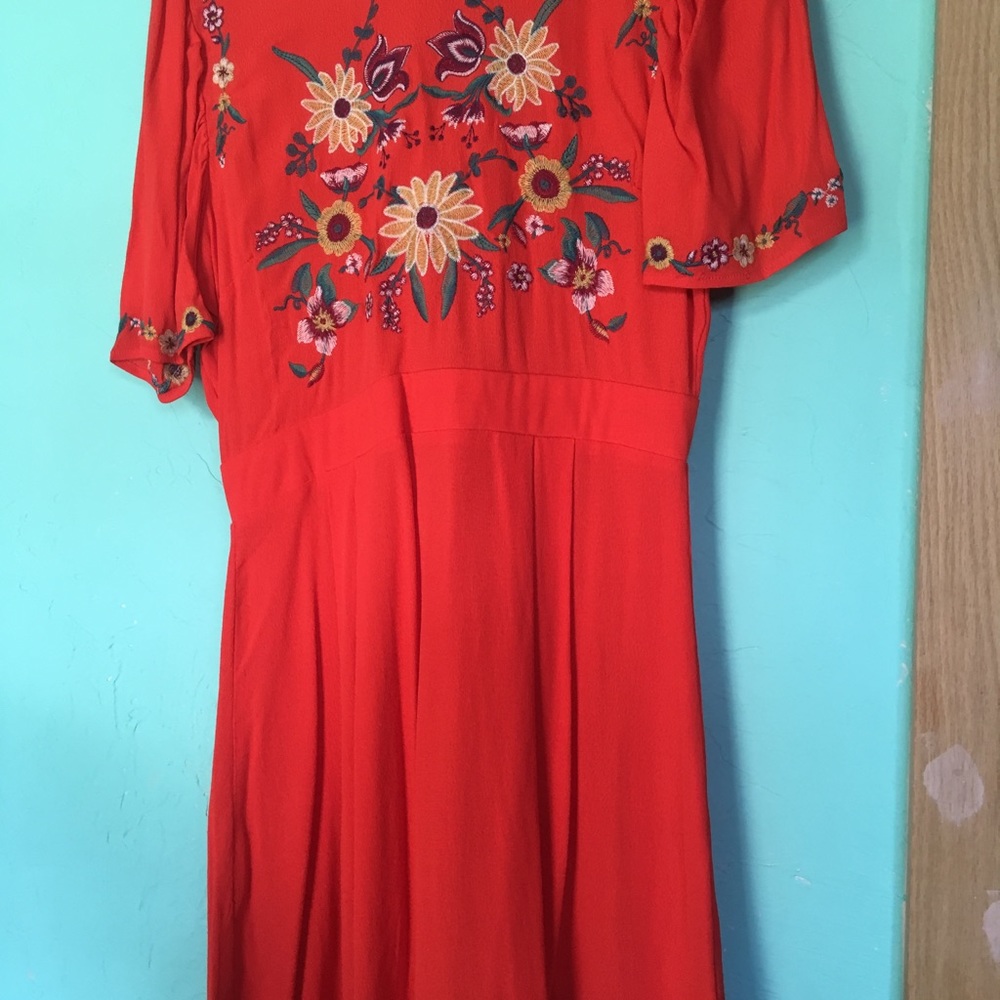Dress - Picture 3 of 3